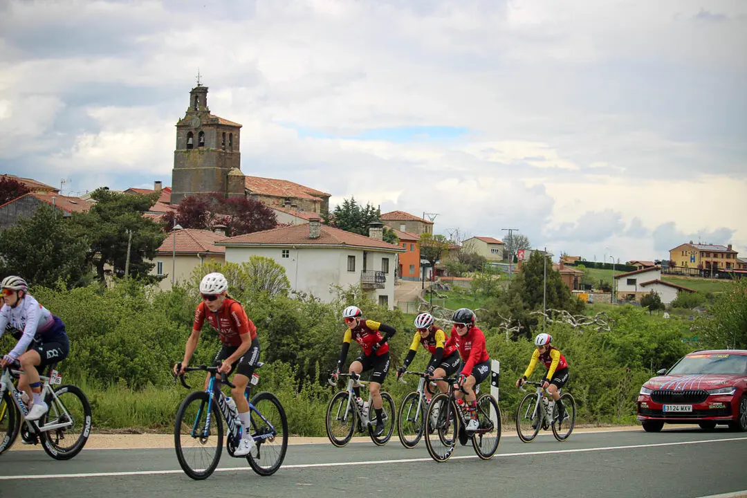 Paso de la Vuelta Ciclista Femenina por Abejar-20