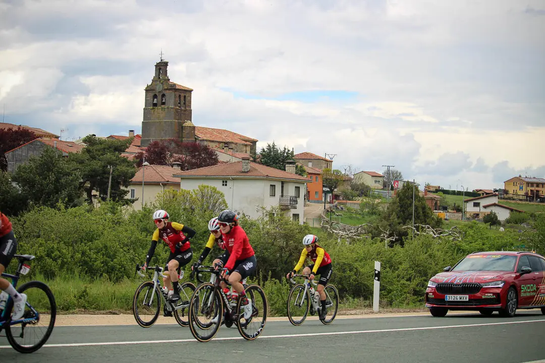 Paso de la Vuelta Ciclista Femenina por Abejar-21