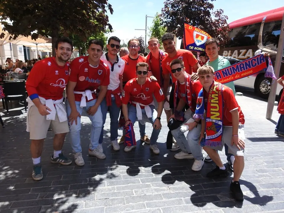 Aficionados del CD Numancia en Teruel (5)