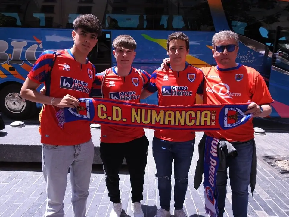 Aficionados del CD Numancia en Teruel (8)