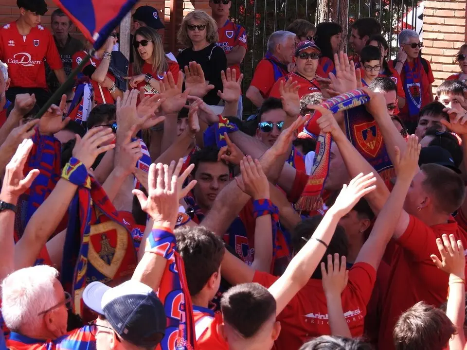 Llegada del Numancia a Pinilla, campo del Teruel (6)