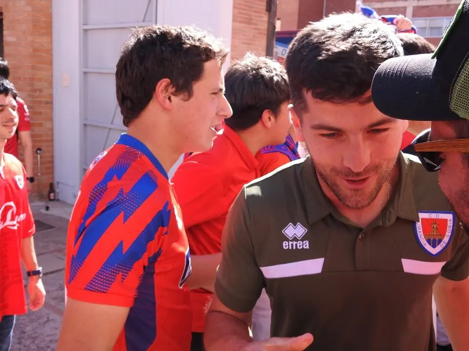 Llegada del Numancia a Pinilla, campo del Teruel (50)