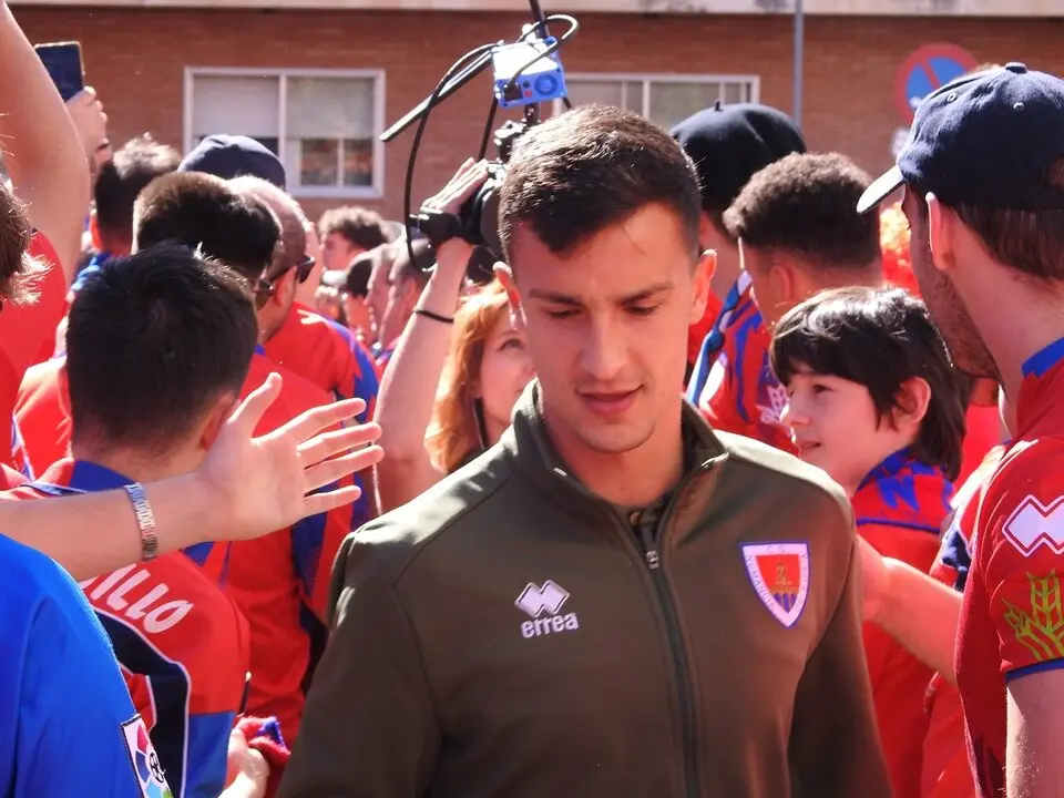 Llegada del Numancia a Pinilla, campo del Teruel (56)