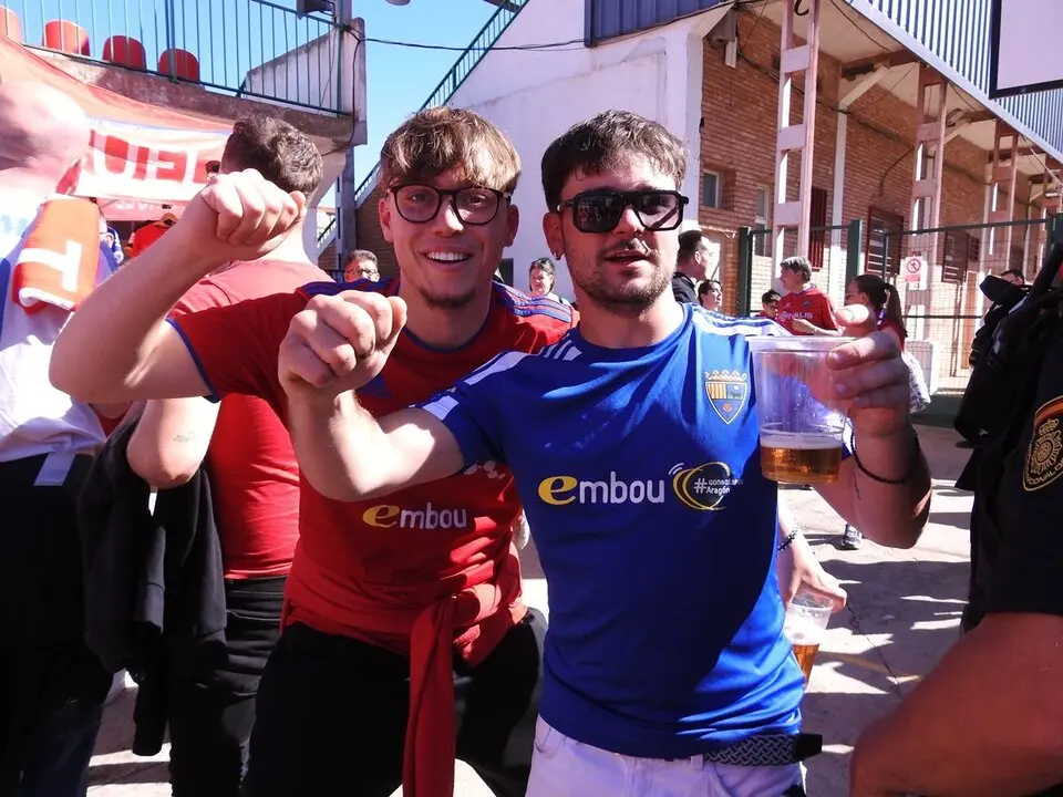 Aficionados del Teruel antes del partido ante el Numancia (12)