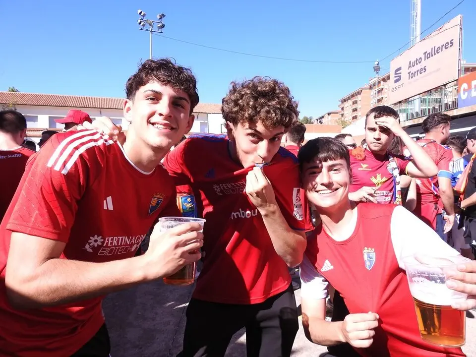 Aficionados del Teruel antes del partido ante el Numancia (18)