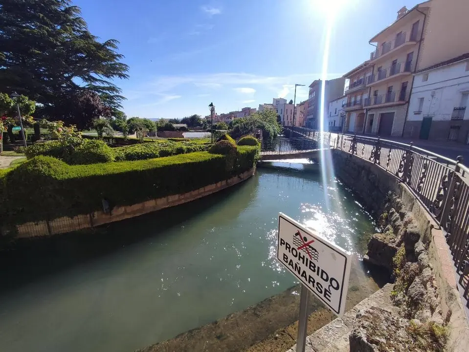 Fuente, pozo artesiano de Cella (1)