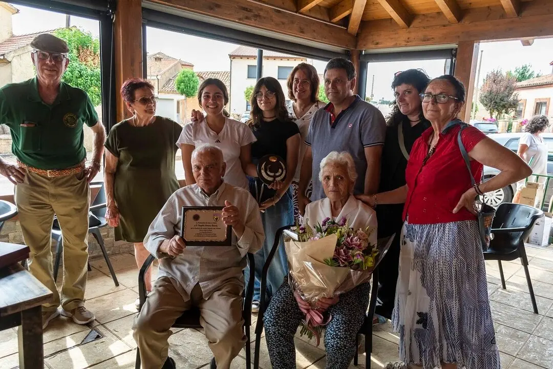 Rogelio &Aacute;lvarez con su familia