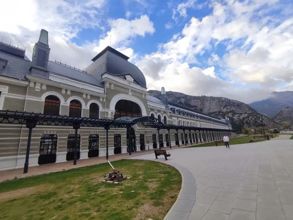 4 Paseo por Canfranc Estaci&oacute;n, con entrada al Hotel de la Estaci&oacute;n Internacional (6)