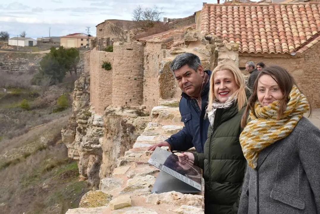 En el recorrido de la visita se ha ubicado un atril horizontal con se&ntilde;alizaci&oacute;n panor&aacute;mica de las vistas