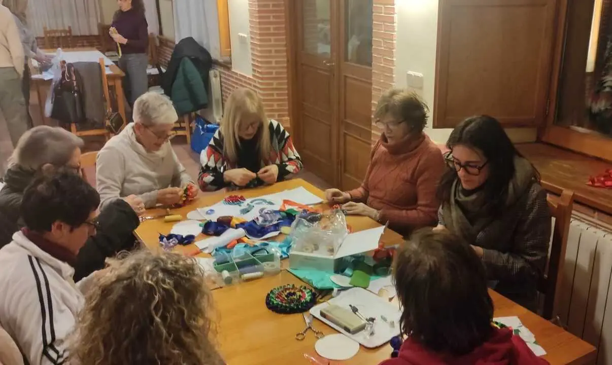 Cosiendo en la Asociaci&oacute;n de Abejar