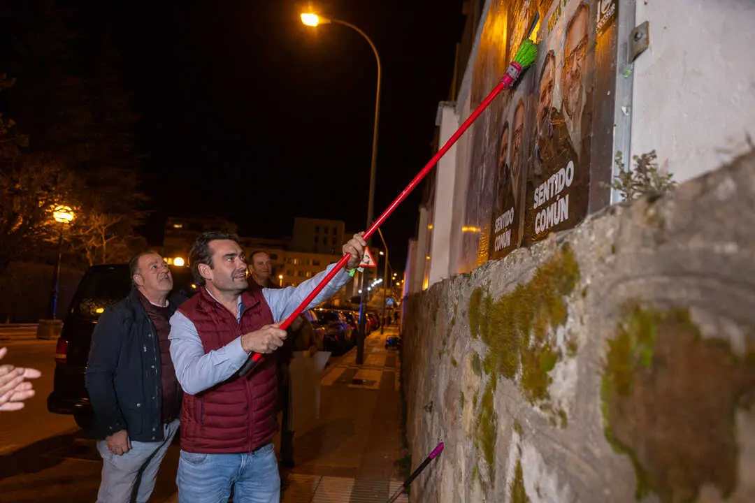 Pegada de carteles-8