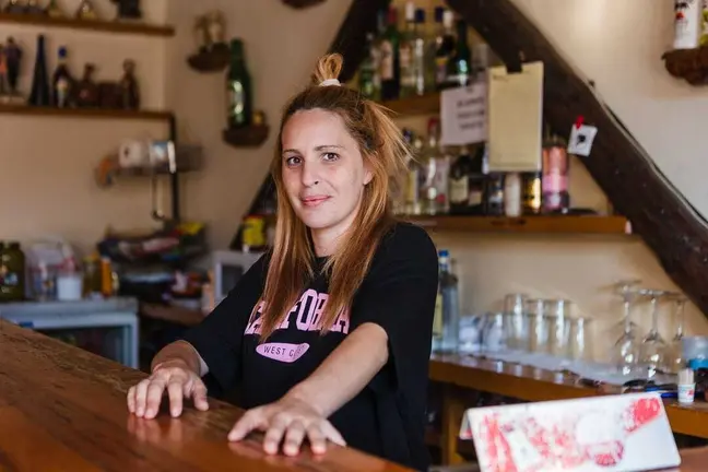 Sandra, este lunes, en el bar de Rello