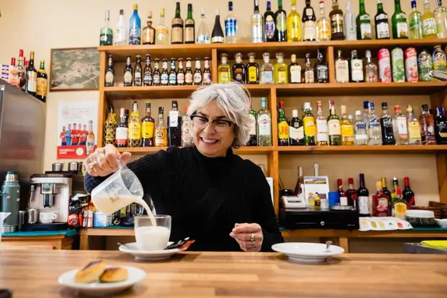 Patricia prepara un caf&eacute;