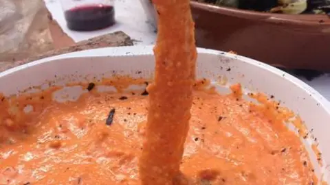 Mojando el cal&ccedil;ot