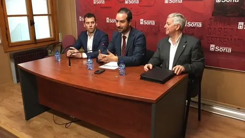 De izquierda a derecha, Carballo, Hern&aacute;ndez y Nieto.