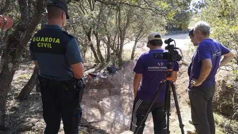 Presencia de la Guardia Civil en la fosa de Adradas