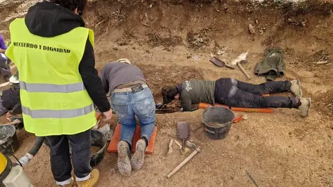 Exhumaci&oacute;n en Adradas