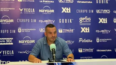 Adri&aacute;n Hern&aacute;ndez