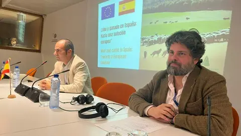 El director de la oficina permanente de ASAJA en Bruselas, Jos&eacute; Mar&iacute;a Castilla, (a la derecha), junto al gerente de ASAJA Segovia, Pablo Rinc&oacute;n