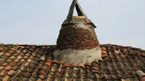 Chimenea pinariega en Zayuelas (Soria)