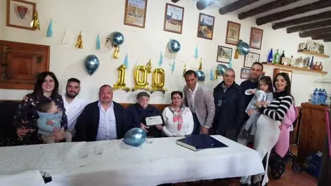 Centenario en Rello