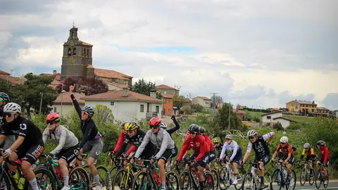 Paso de la Vuelta Ciclista Femenina por Abejar-17