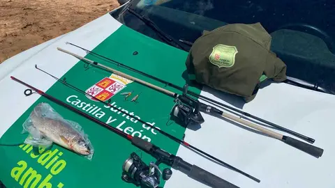 Decomiso de captura y medios empleados a dos pescadores en el AREC de Tardajos