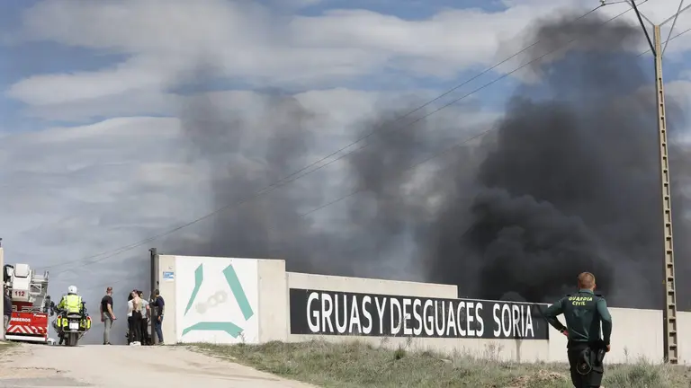Incendio en el desguace de Carbonera 9. Foto de Concha Ortega