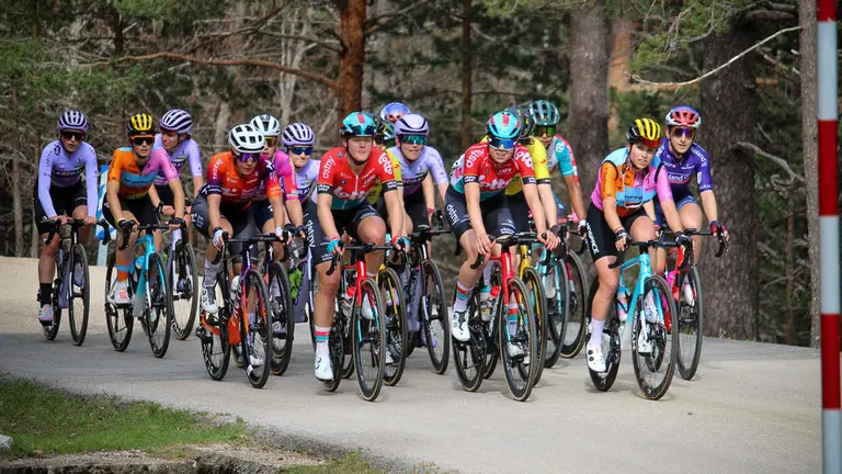 Vuelta Ciclista a Espa&ntilde;a femenina a 1 km de meta y podios-52