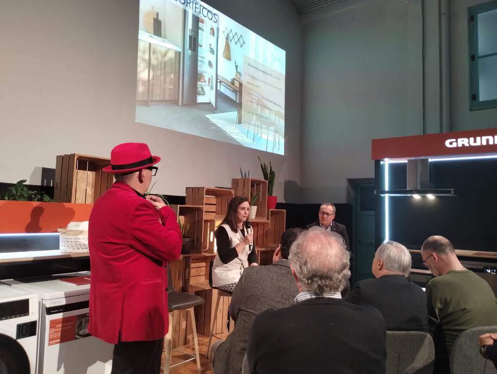 Explicación del proyecto Bosque Grundig por nuestra compañera Silvia Herrero