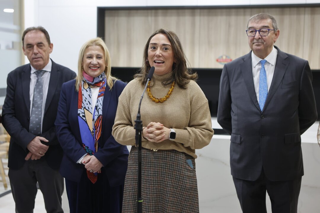 La consejeera de Agricultura inaugura la nueva fábrica de Moreno Sáez