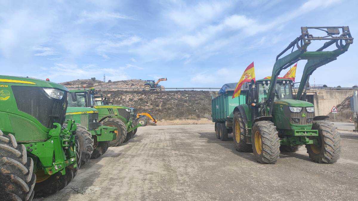 Tractorada por la zona de la Ribera